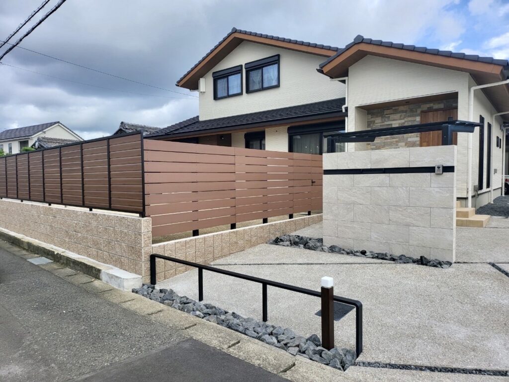 目隠しフェンスで暮らしやすいモダン外構