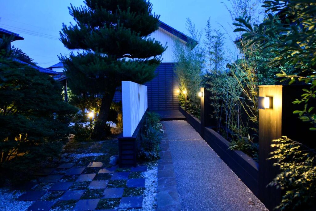 純和風な庭園の設計・デザイン。既存のお庭を大幅にリフォームして匠による外構・庭制作！