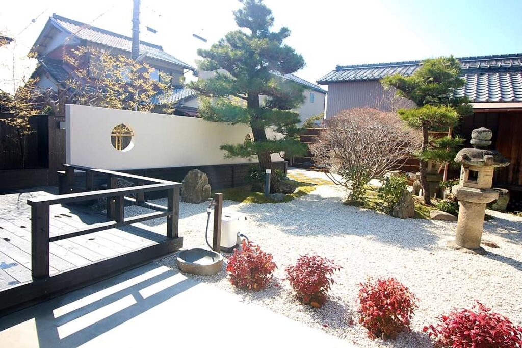 純和風な庭園の設計・デザイン。既存のお庭を大幅にリフォームして匠による外構・庭制作！