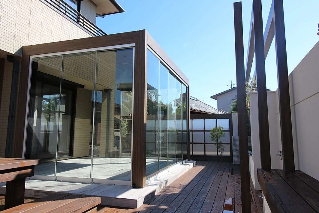 コンパクトなクローズ外構エリアを素敵なナチュラルガーデンにアレンジ。緑と一体化したオシャレなエクステリアの施工例！