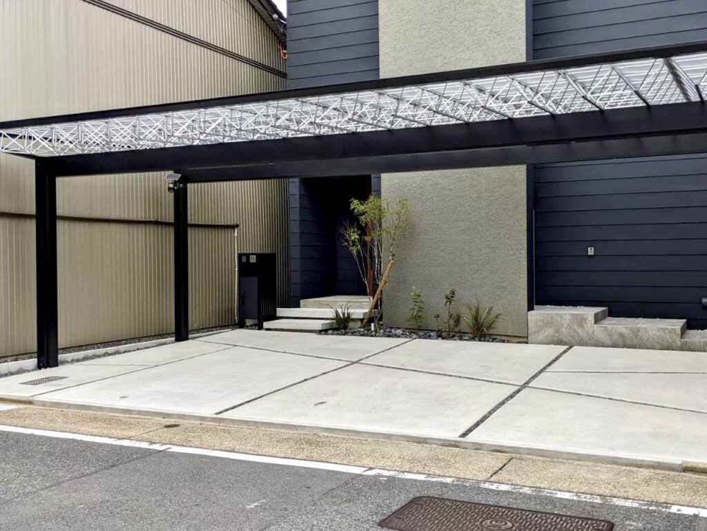 Mシェードを使った大人テイストの外構