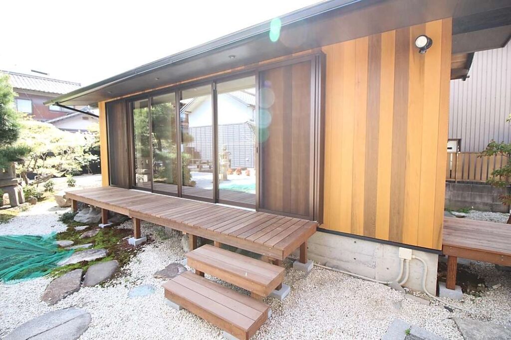 古びた建物を大幅リフォームした和風の施工例。内装から外観まで和モダンへと変化させました。