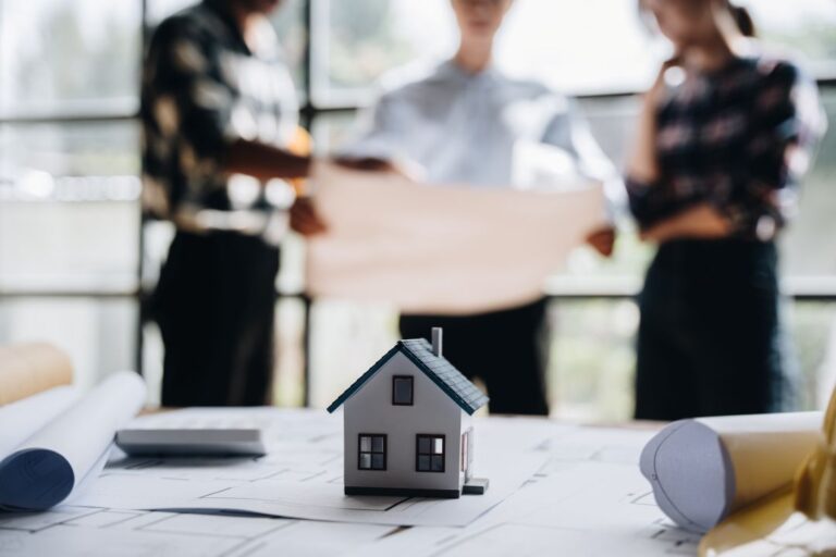 20年後を見据えた外構計画を立てる様子