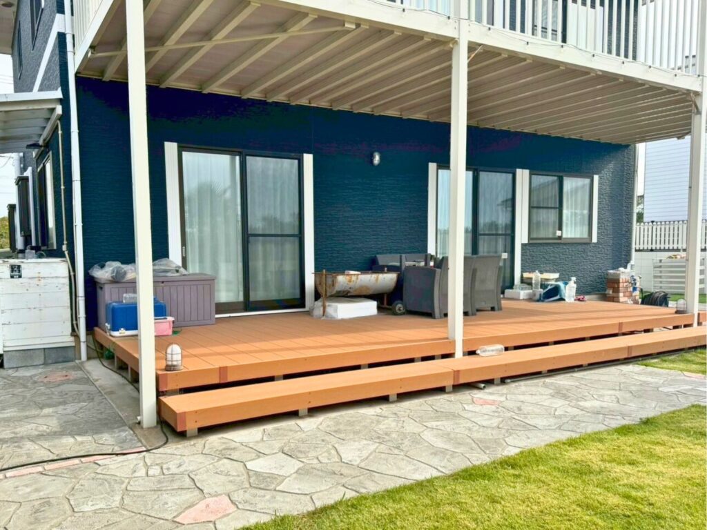 ローラーストーンで石貼り風デザインに仕上げたアプローチ｜千葉木更津店の外構施工事例